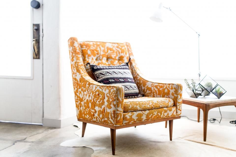 A suite sitting room with a sofa and armchairs